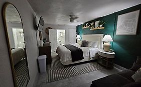 Plush King Bed Xtra Cozy Stay